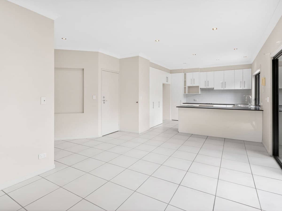 33 Harley Street, Labrador - Thumbnail 3