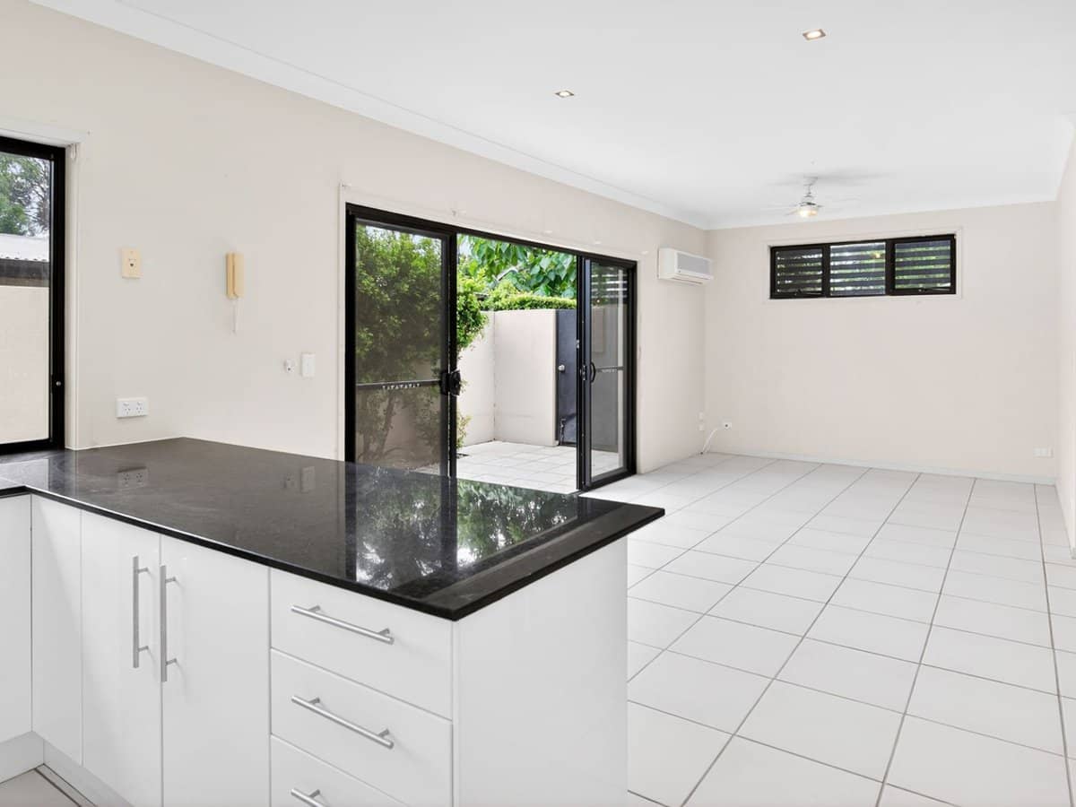 33 Harley Street, Labrador - Thumbnail 4