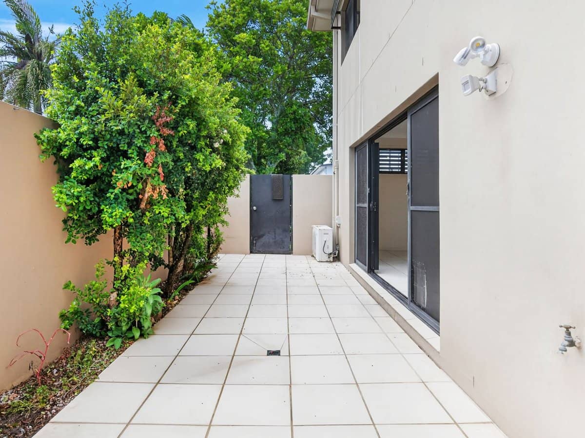 33 Harley Street, Labrador - Thumbnail 5