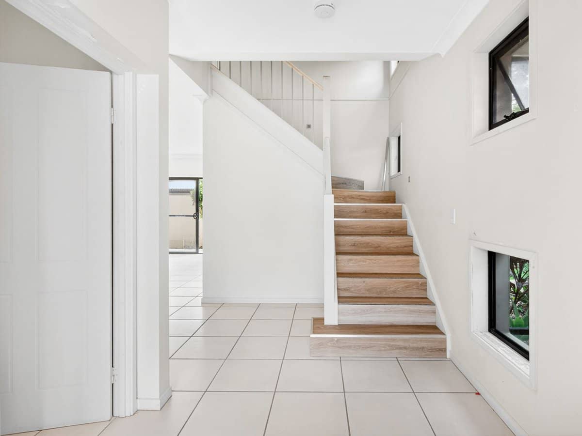 33 Harley Street, Labrador - Thumbnail 6