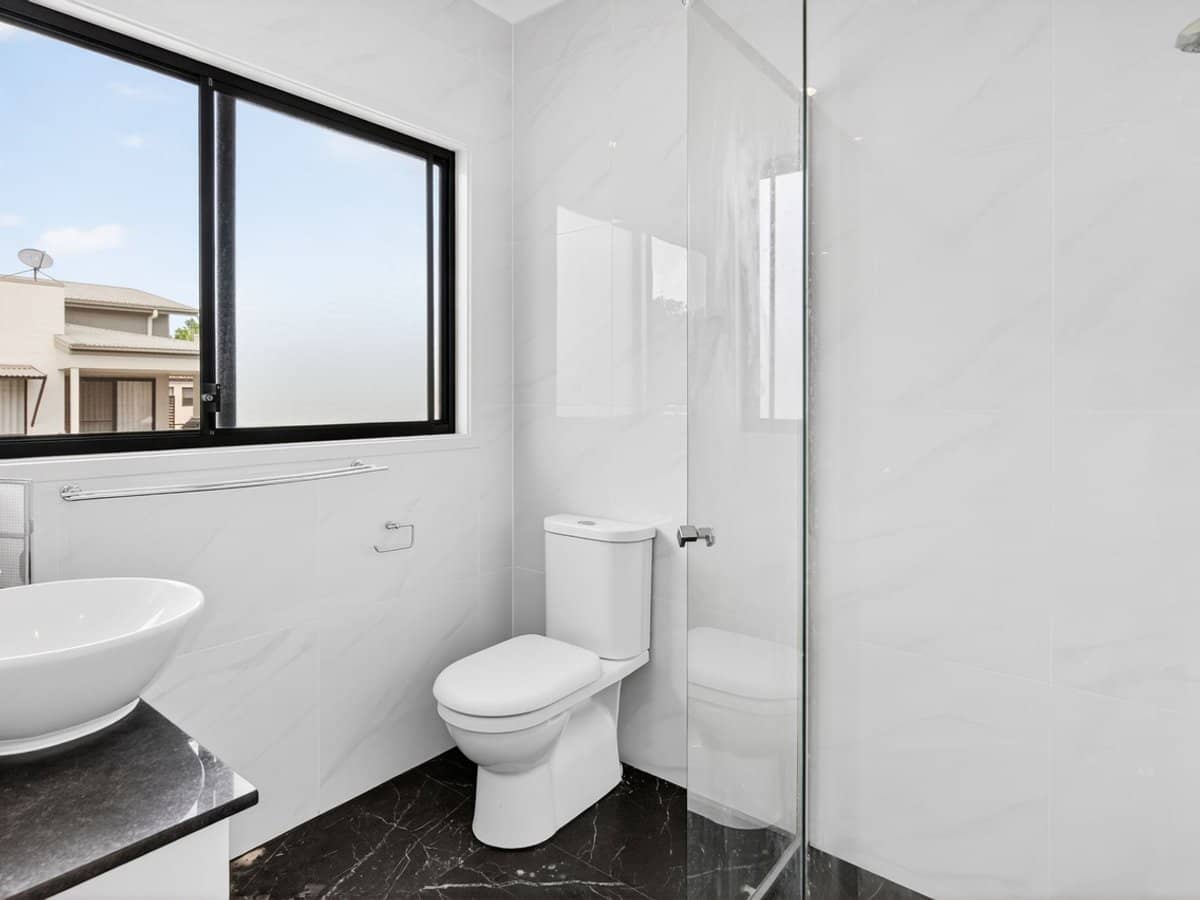 33 Harley Street, Labrador - Thumbnail 8