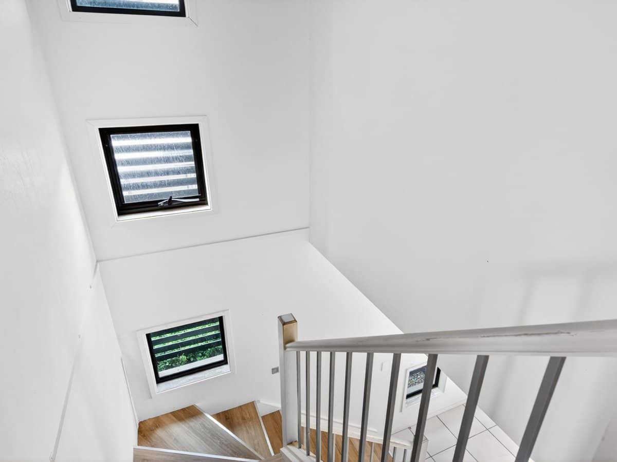 33 Harley Street, Labrador - Thumbnail 13