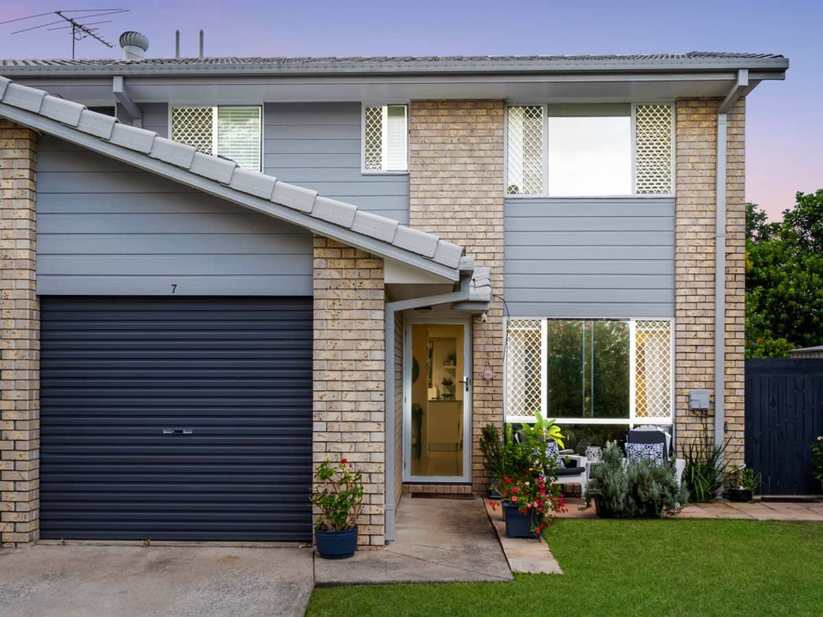 84-86 Castile Crescent, EDENS LANDING - Thumbnail 3