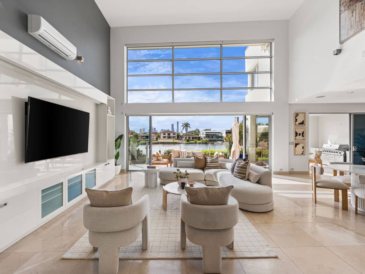 17 Marseille Court, BUNDALL - Thumbnail 3