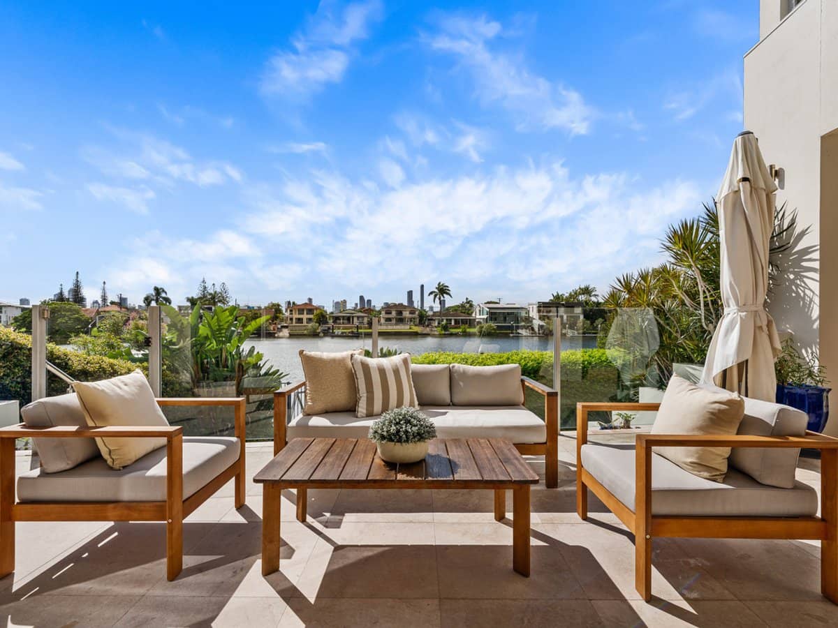 17 Marseille Court, BUNDALL - Thumbnail 4