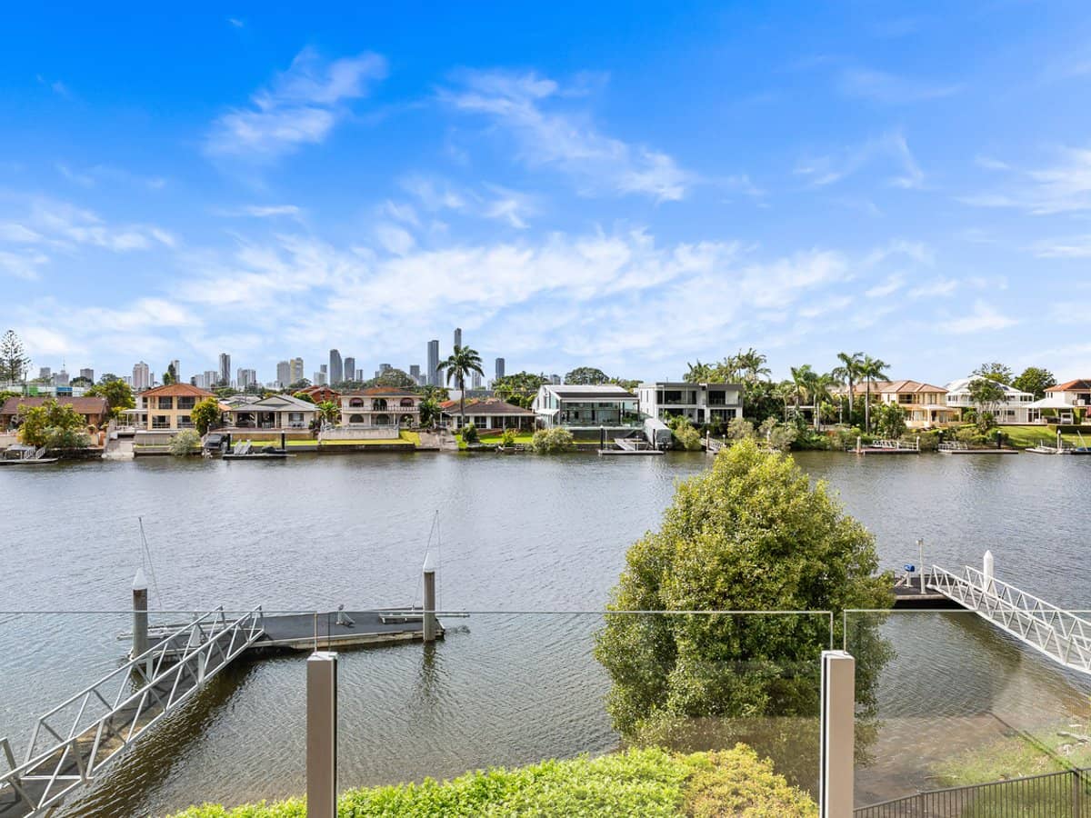 17 Marseille Court, BUNDALL - Thumbnail 8