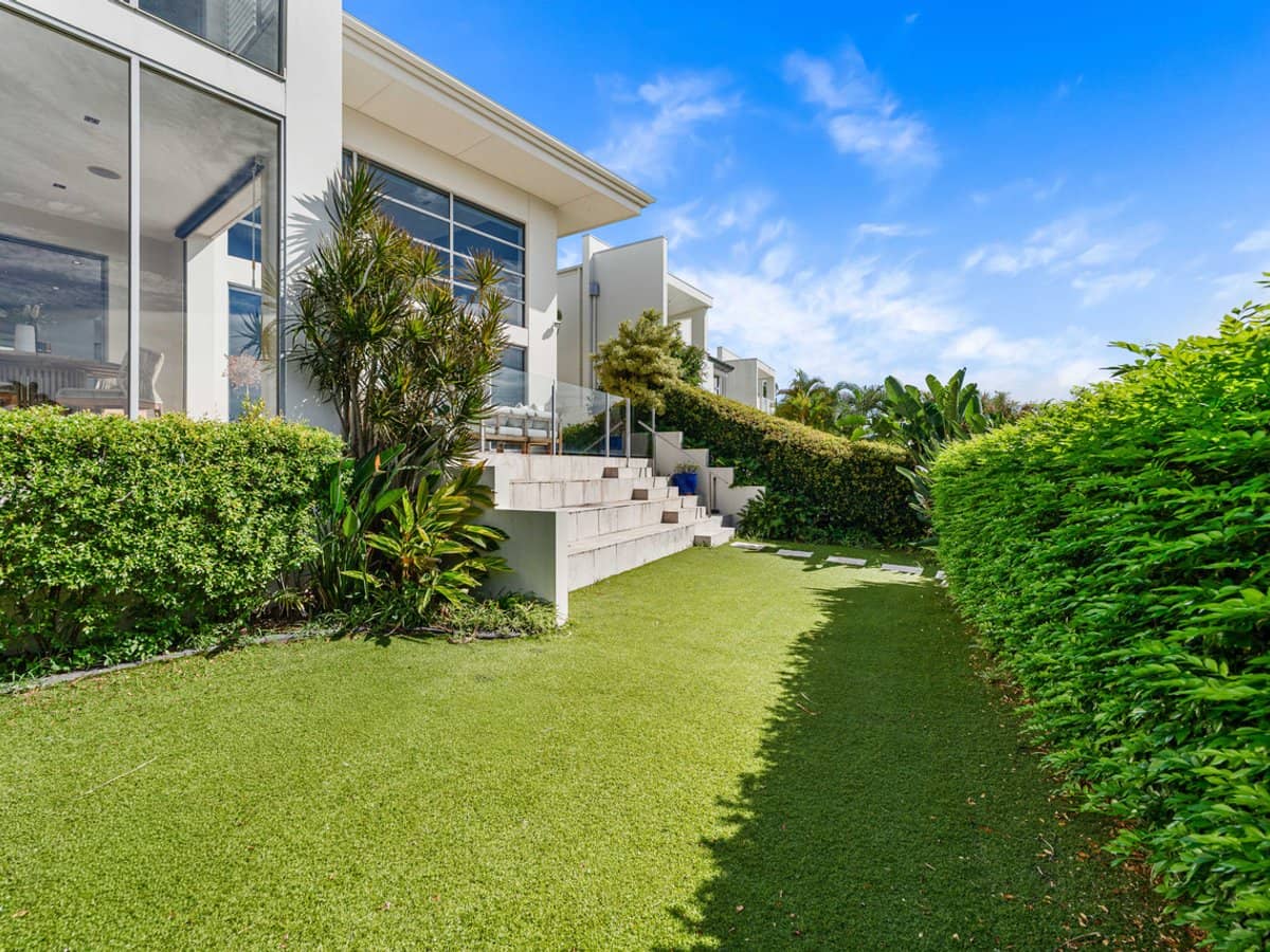 17 Marseille Court, BUNDALL - Thumbnail 14