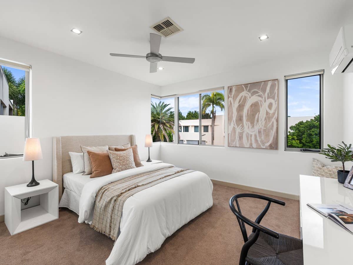 17 Marseille Court, BUNDALL - Thumbnail 15