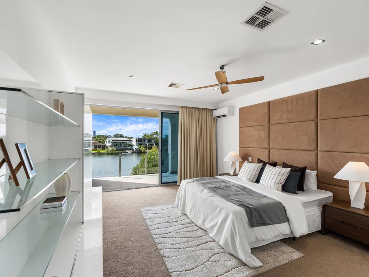 17 Marseille Court, BUNDALL - Thumbnail 18