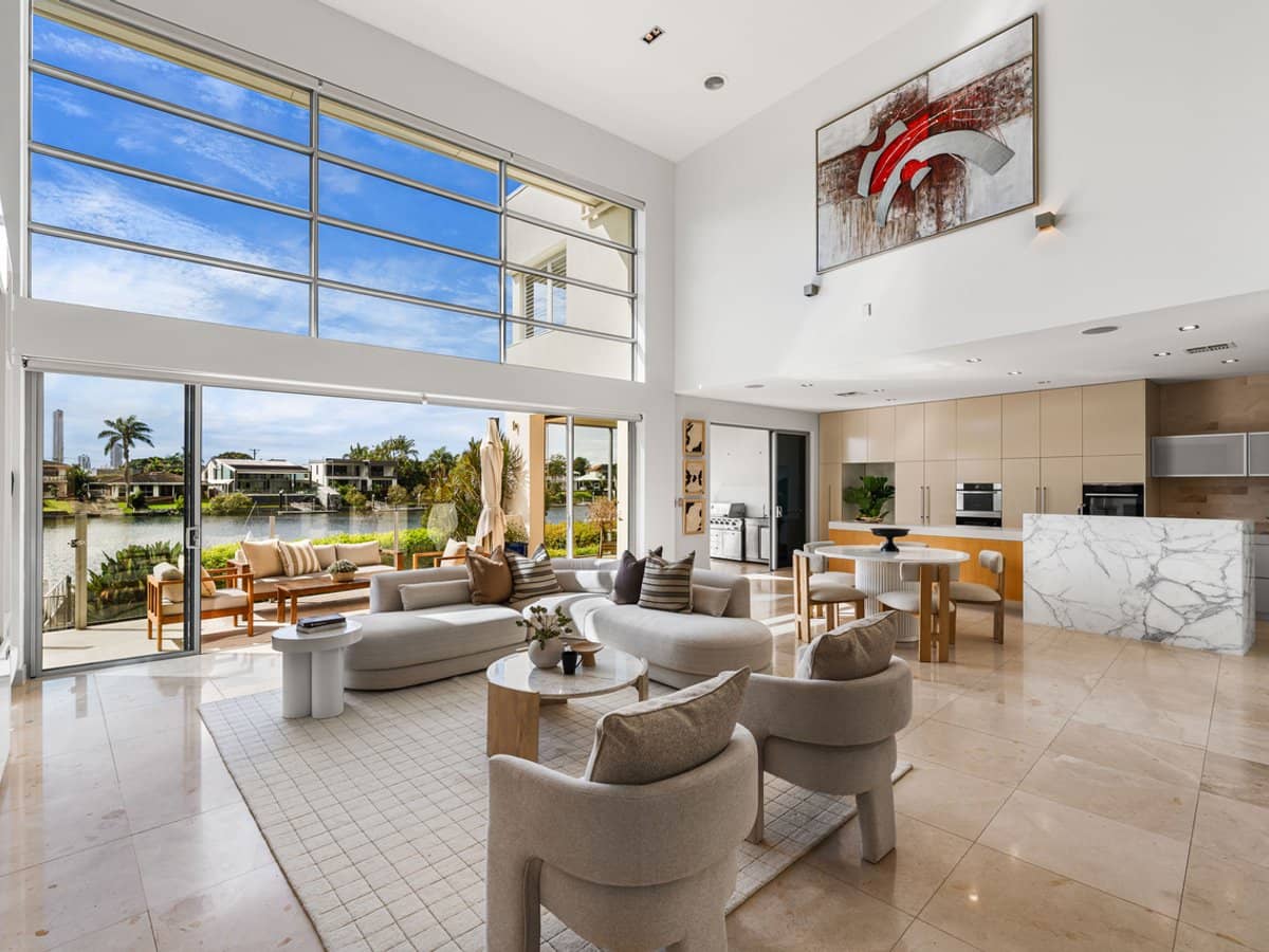 17 Marseille Court, BUNDALL - Thumbnail 20