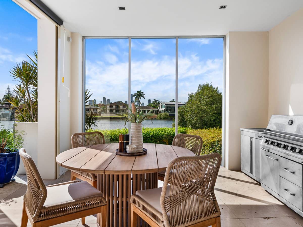 17 Marseille Court, BUNDALL - Thumbnail 21