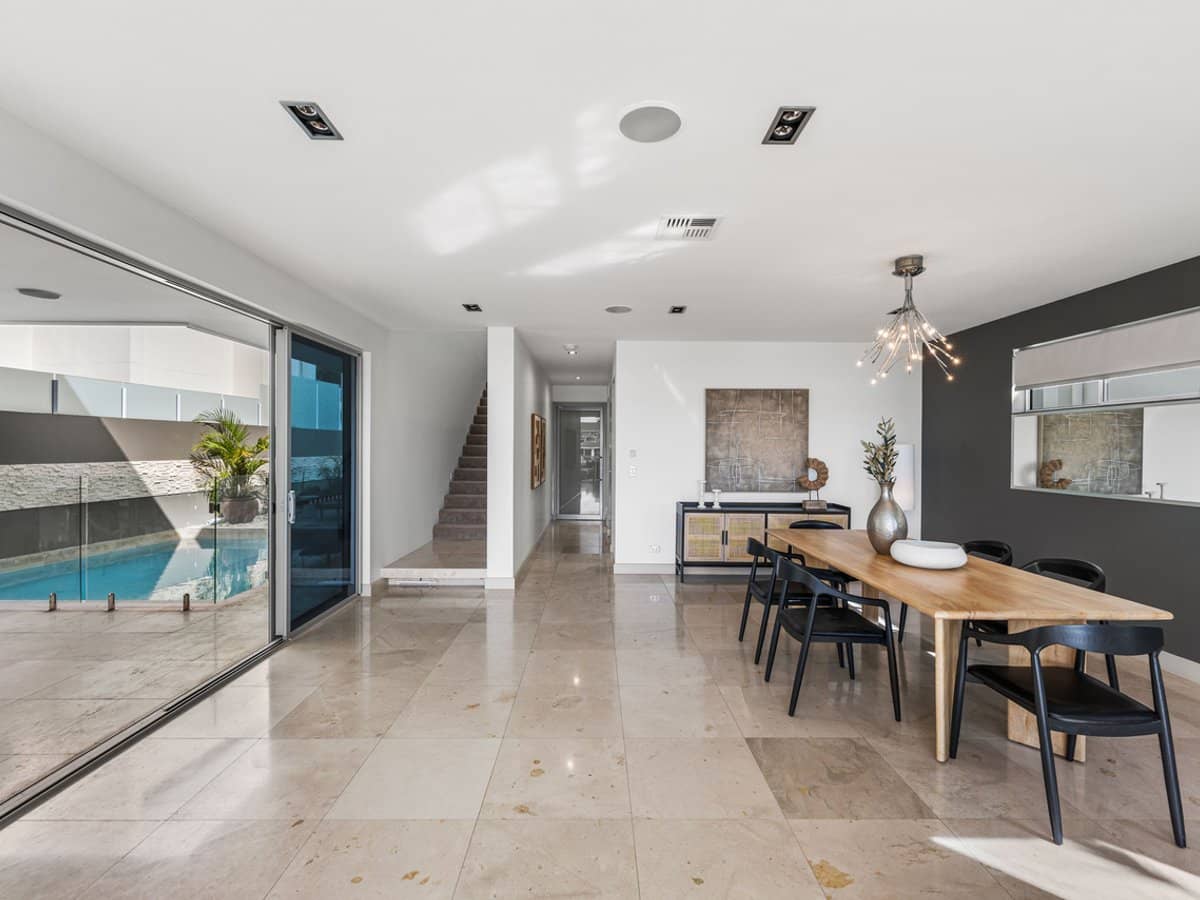 17 Marseille Court, BUNDALL - Thumbnail 22