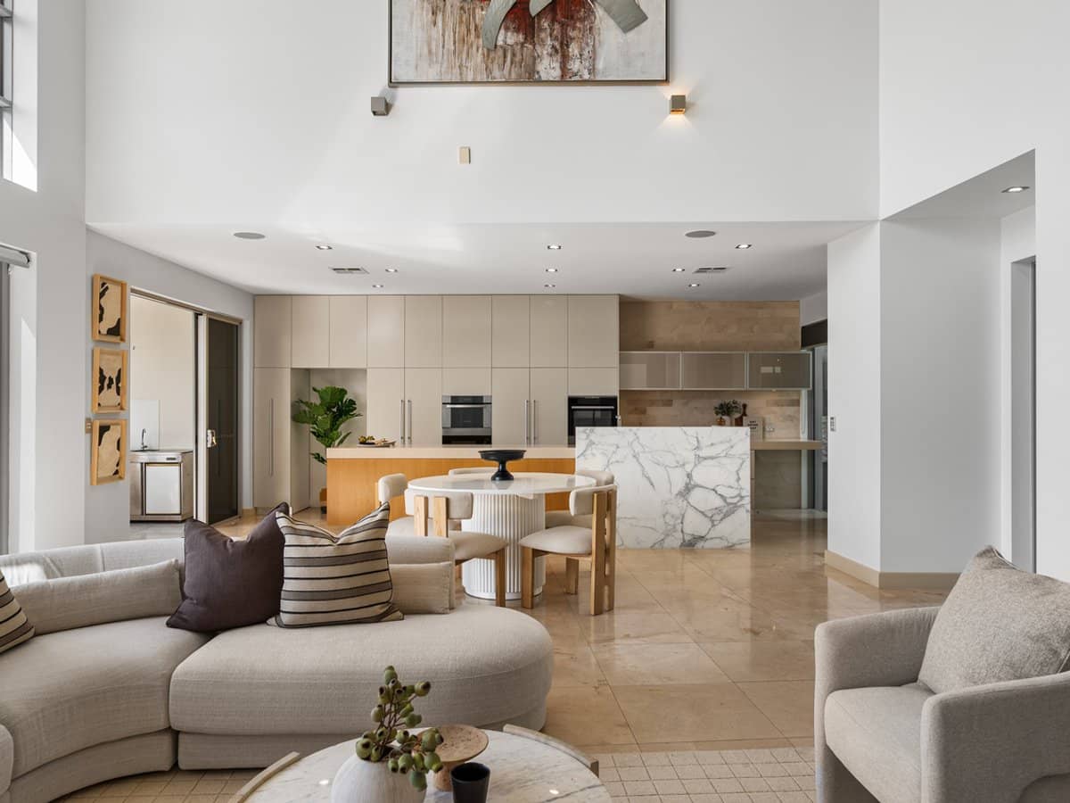 17 Marseille Court, BUNDALL - Thumbnail 23