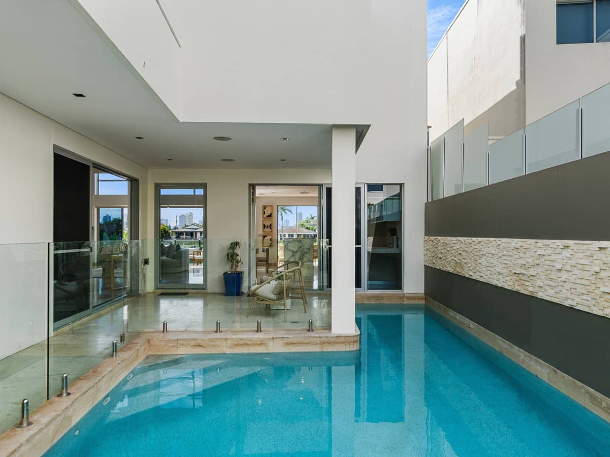 17 Marseille Court, BUNDALL - Thumbnail 24