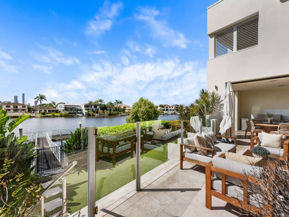 17 Marseille Court, BUNDALL - Thumbnail 25