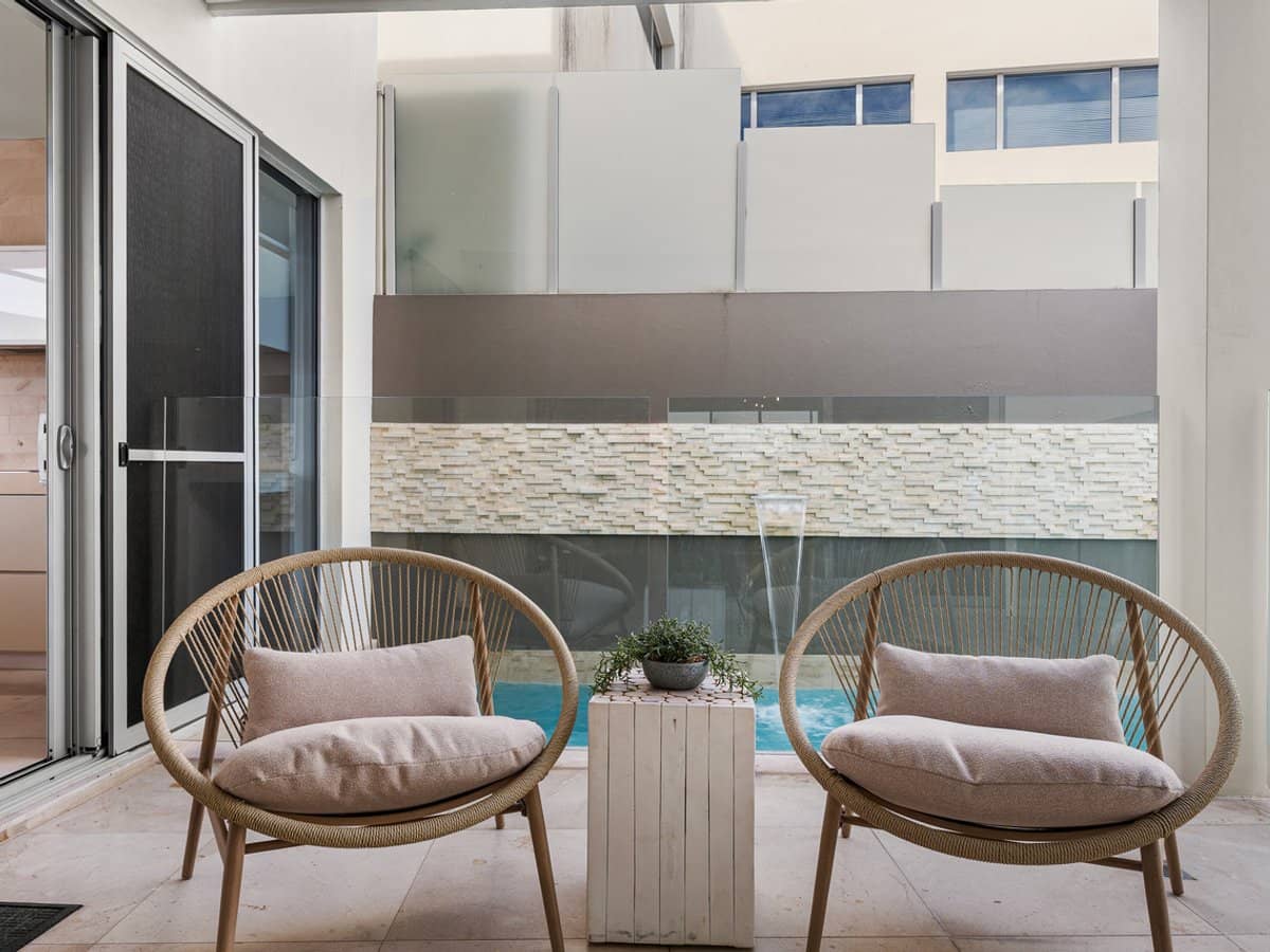 17 Marseille Court, BUNDALL - Thumbnail 26