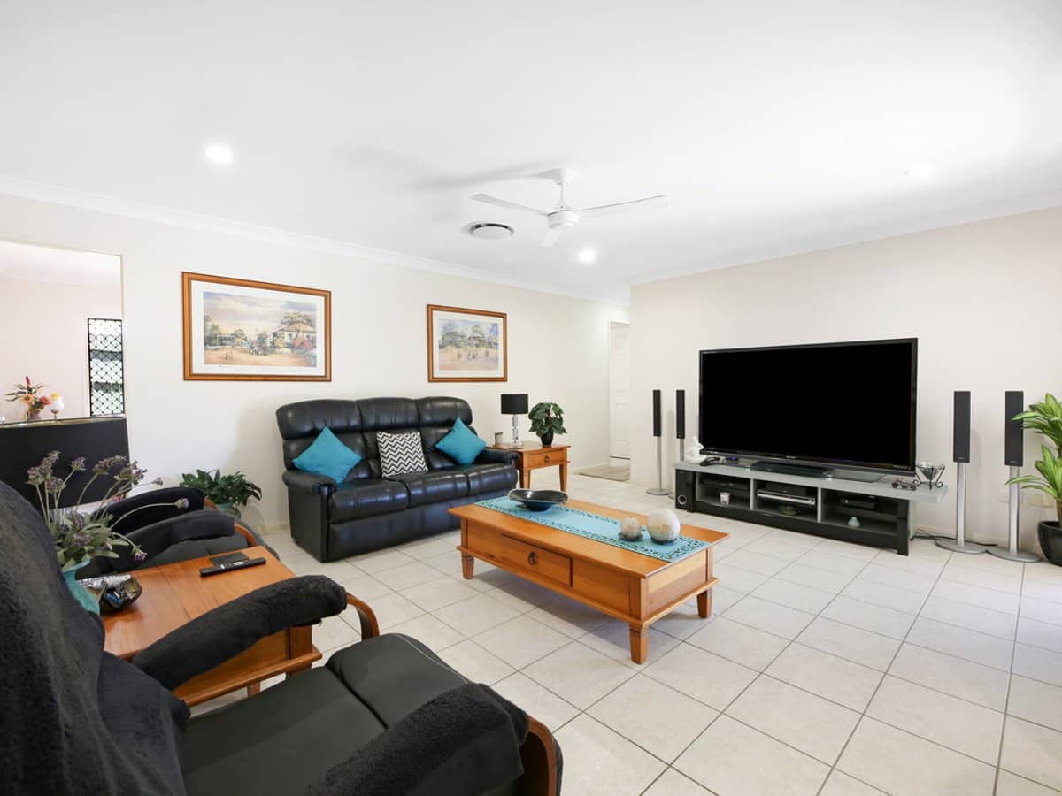 13 Orchna Street, BURLEIGH HEADS - Thumbnail 2