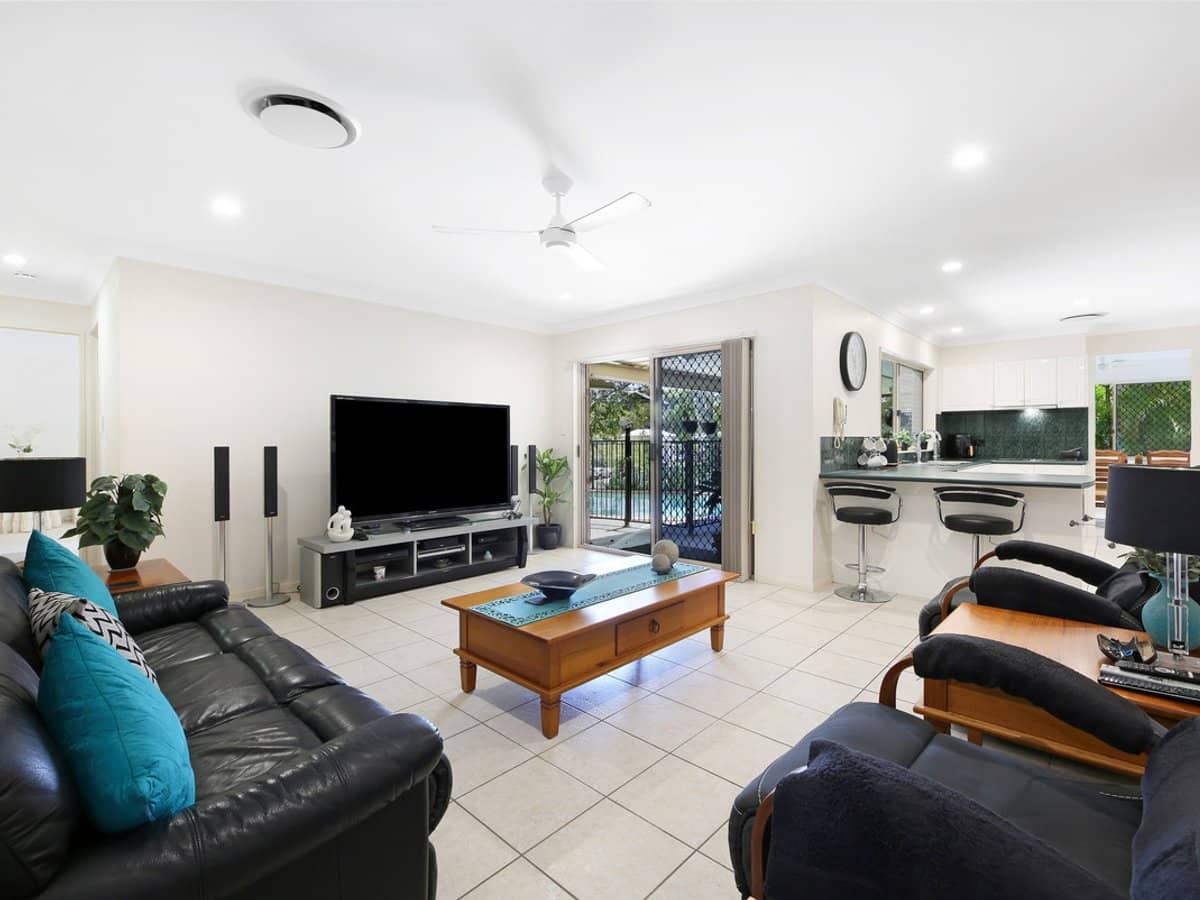 13 Orchna Street, BURLEIGH HEADS - Thumbnail 3