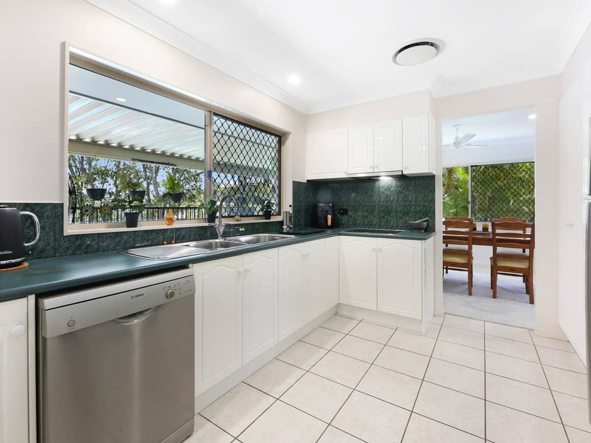 13 Orchna Street, BURLEIGH HEADS - Thumbnail 4