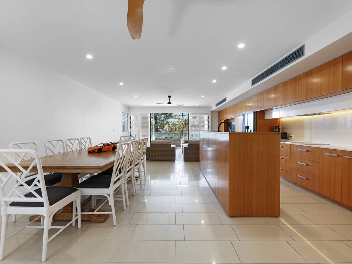 64 The Esplanade, Burleigh Heads - Thumbnail 19
