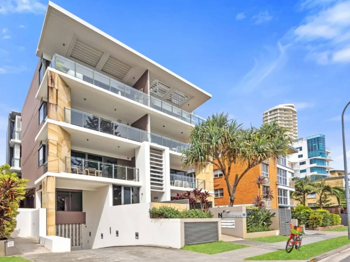 64 The Esplanade, Burleigh Heads - Thumbnail 1