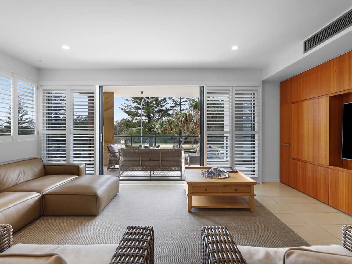 64 The Esplanade, Burleigh Heads - Thumbnail 2