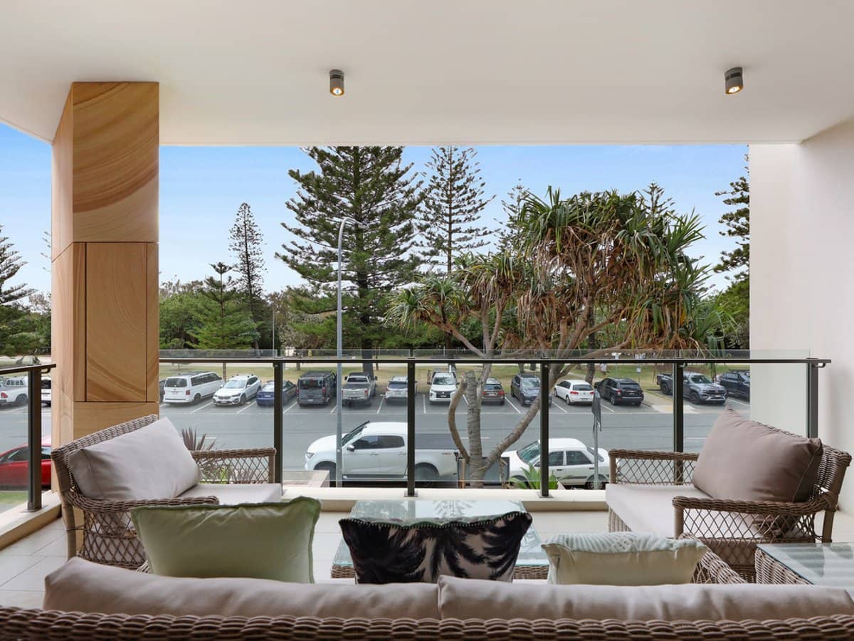 64 The Esplanade, Burleigh Heads - Thumbnail 3