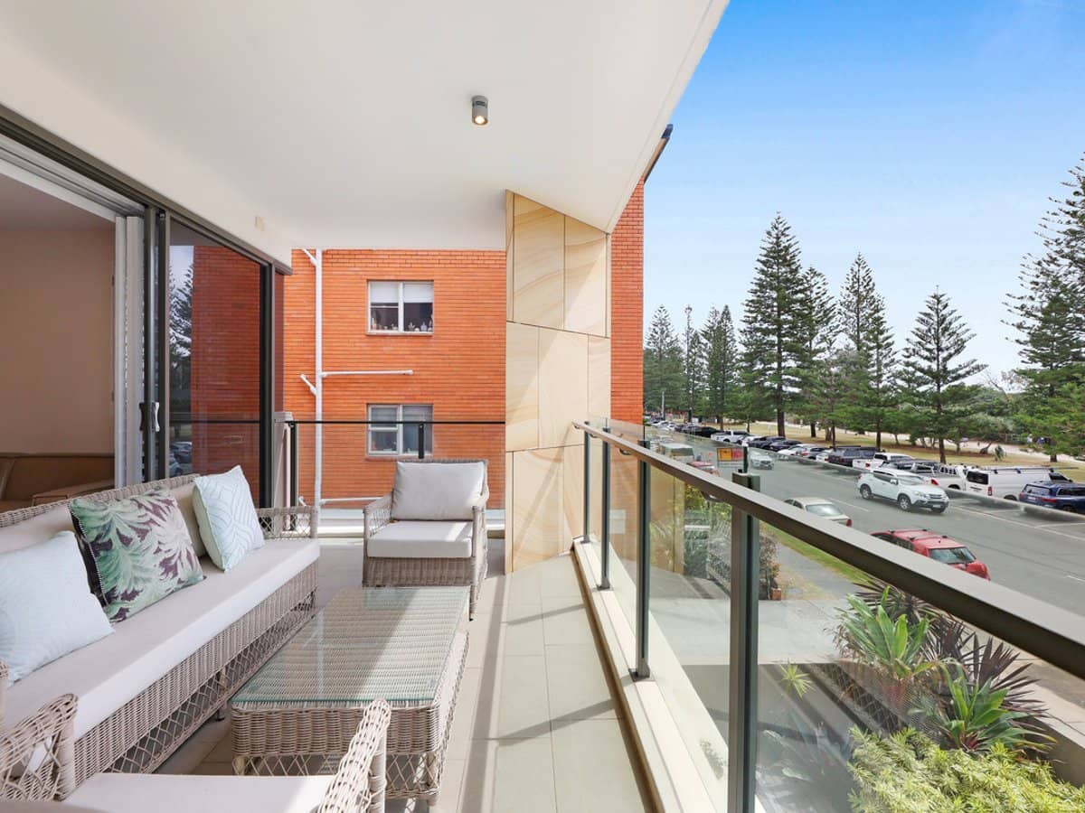 64 The Esplanade, Burleigh Heads - Thumbnail 4