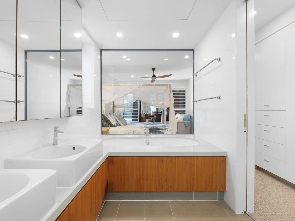 64 The Esplanade, Burleigh Heads - Thumbnail 14