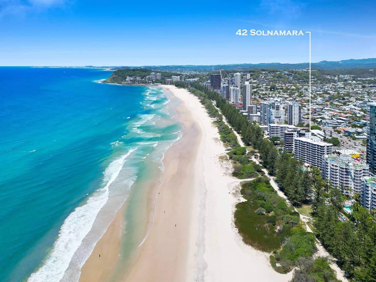 202 The Esplanade, Burleigh Heads - Thumbnail 2