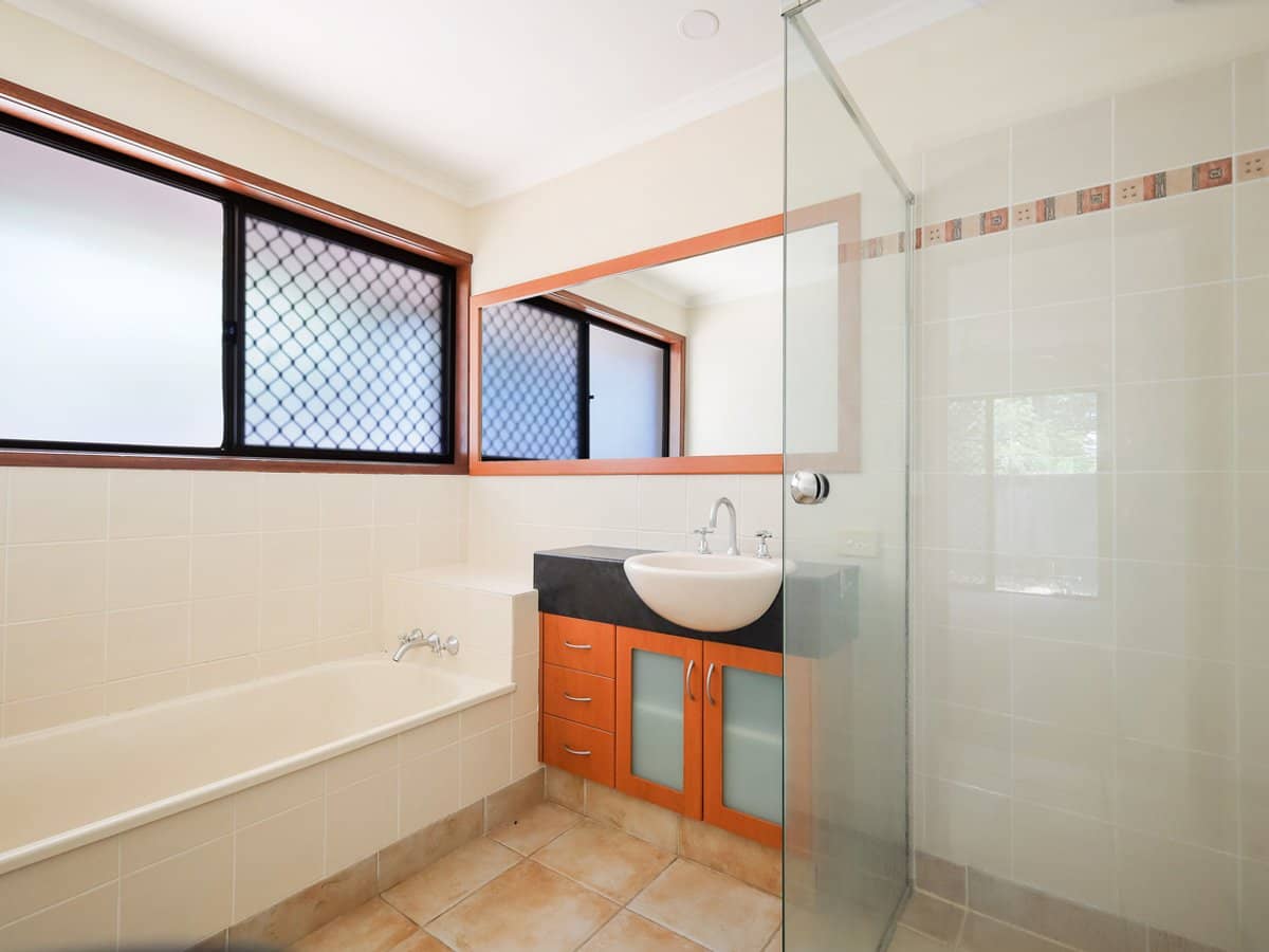 6 Koonan Court, ASHMORE - Thumbnail 11