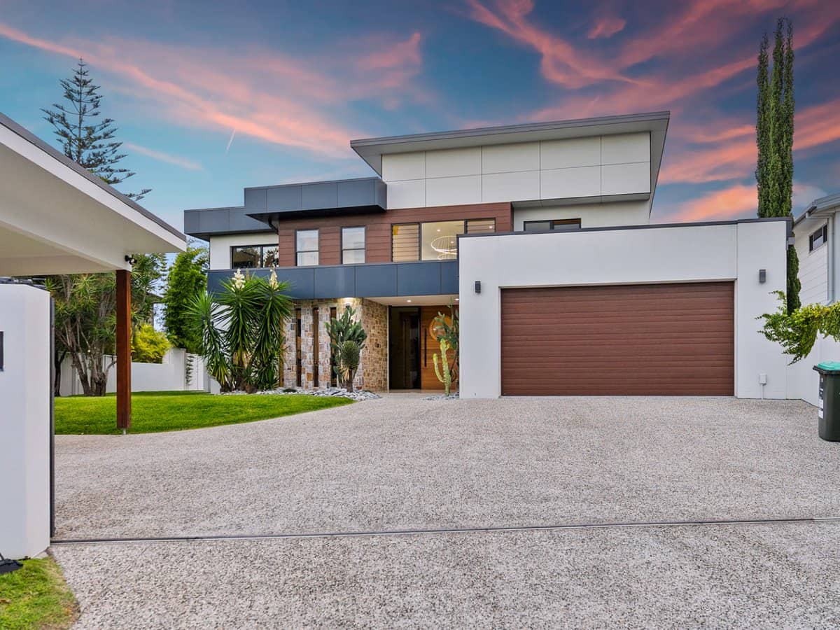 11 Gretel Drive, MERMAID WATERS - Thumbnail 2