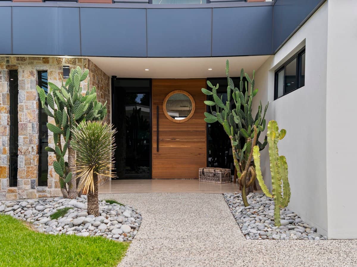 11 Gretel Drive, MERMAID WATERS - Thumbnail 3