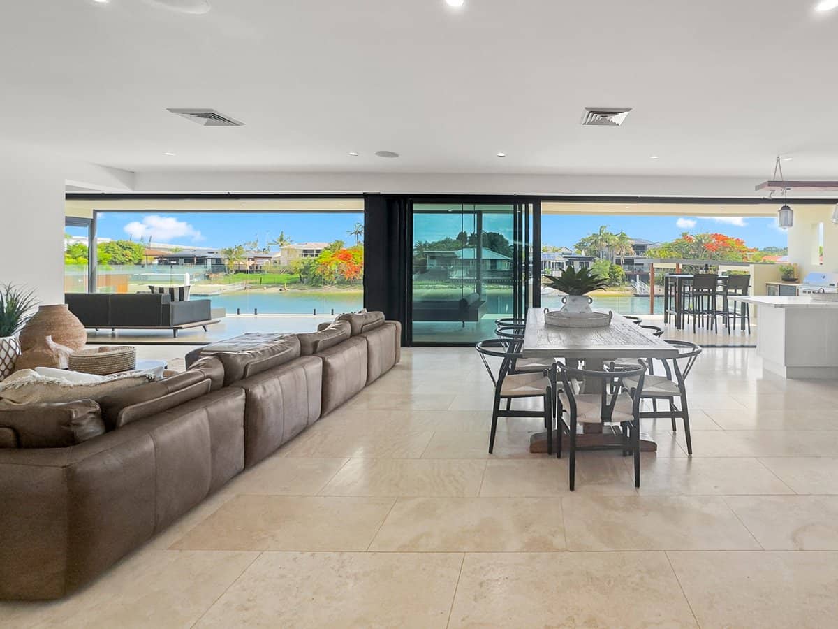 11 Gretel Drive, MERMAID WATERS - Thumbnail 10