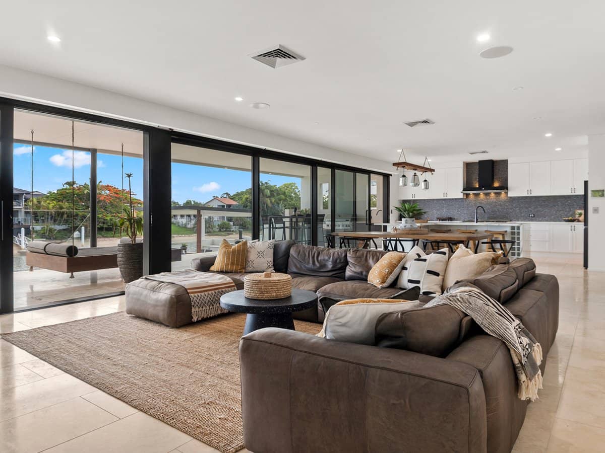 11 Gretel Drive, MERMAID WATERS - Thumbnail 15