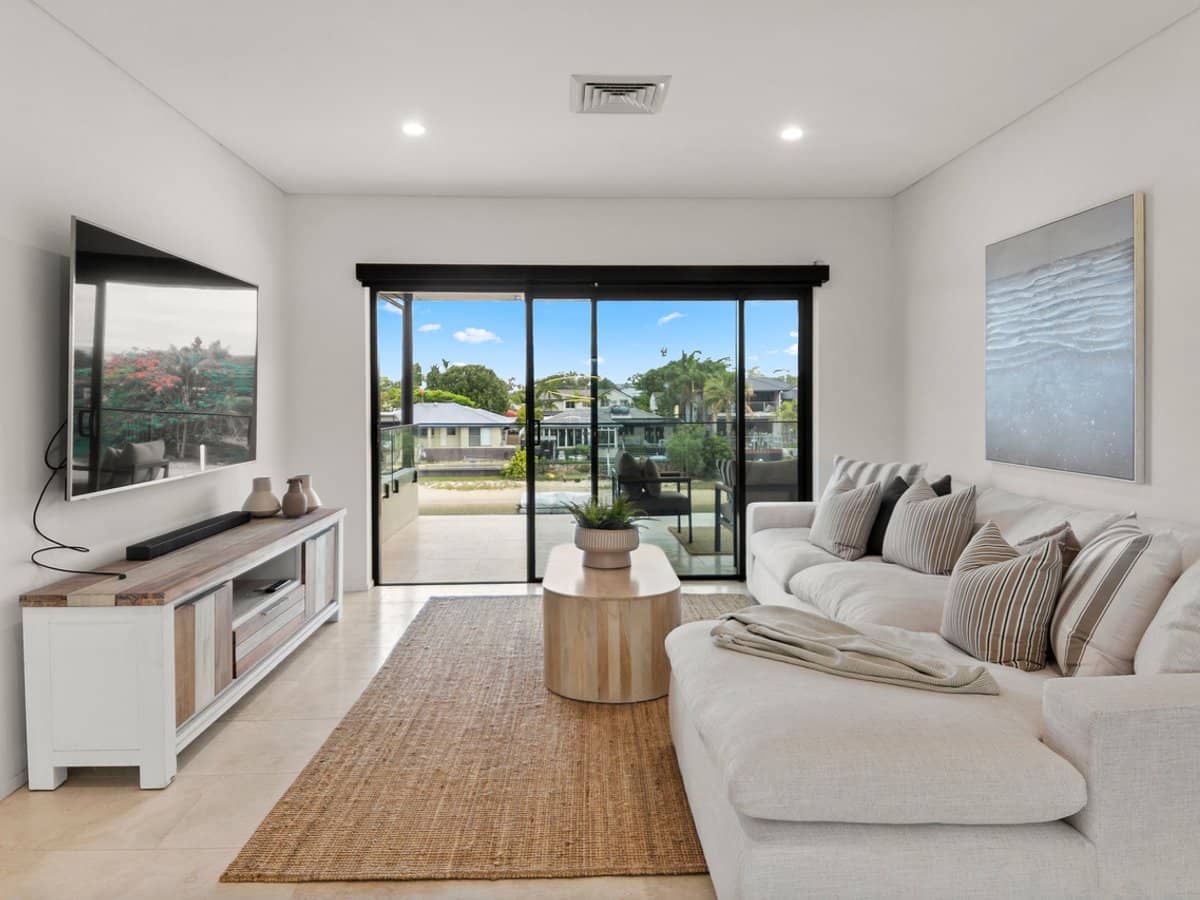 11 Gretel Drive, MERMAID WATERS - Thumbnail 22