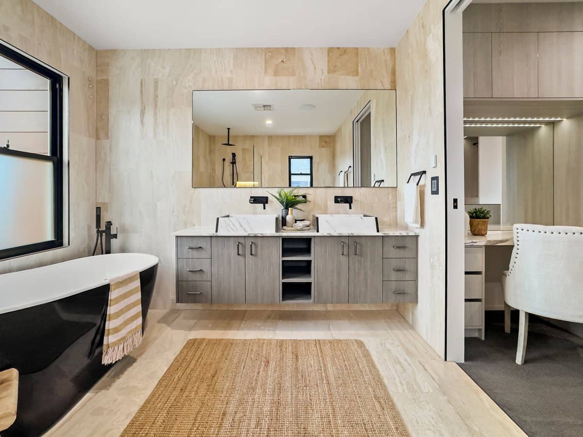 11 Gretel Drive, MERMAID WATERS - Thumbnail 27