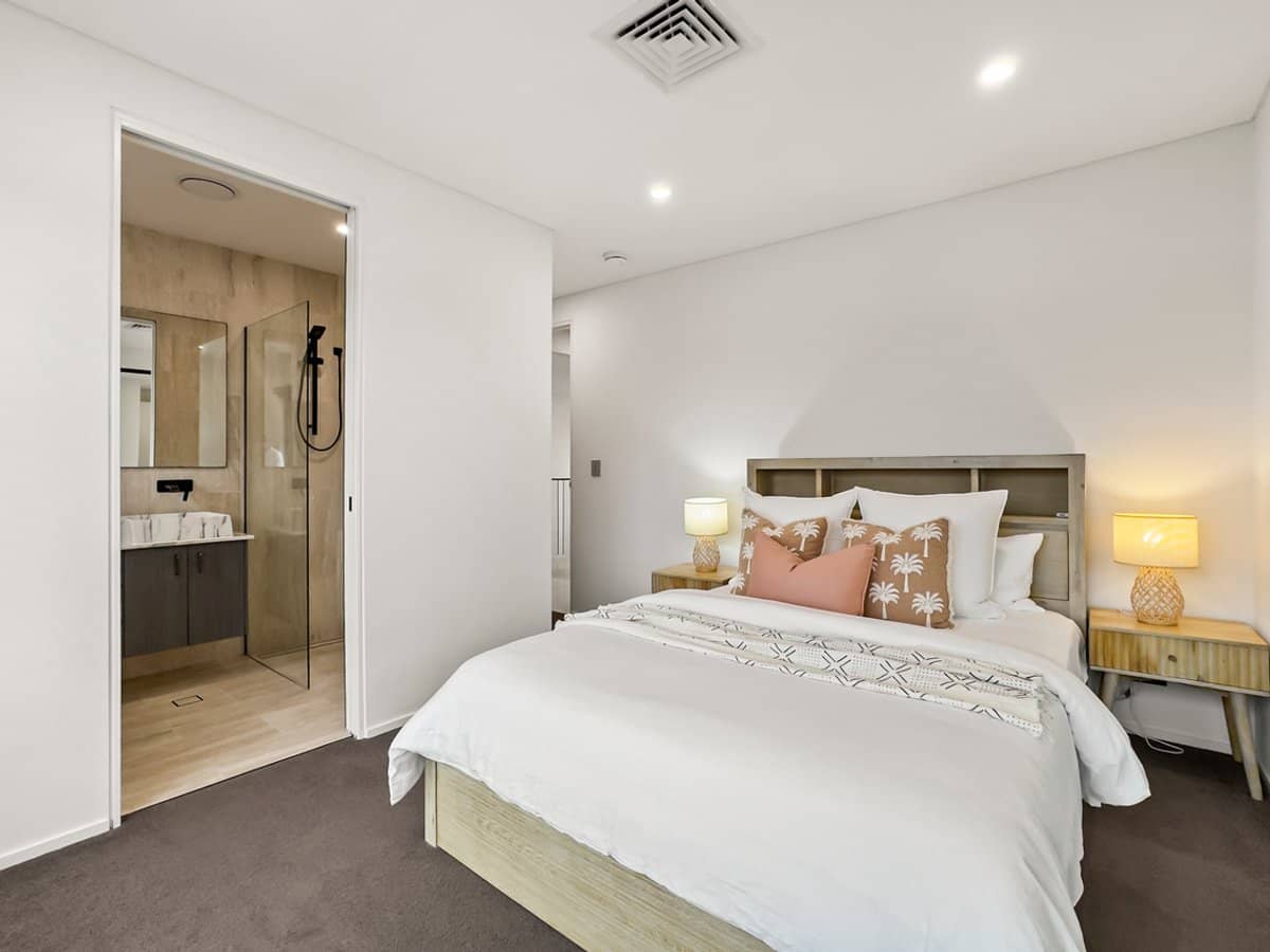 11 Gretel Drive, MERMAID WATERS - Thumbnail 31