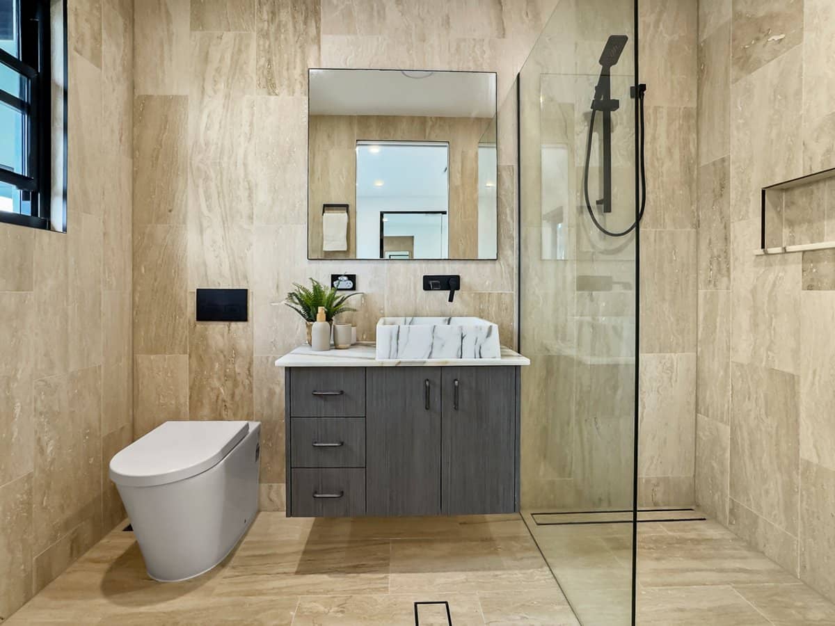 11 Gretel Drive, MERMAID WATERS - Thumbnail 32