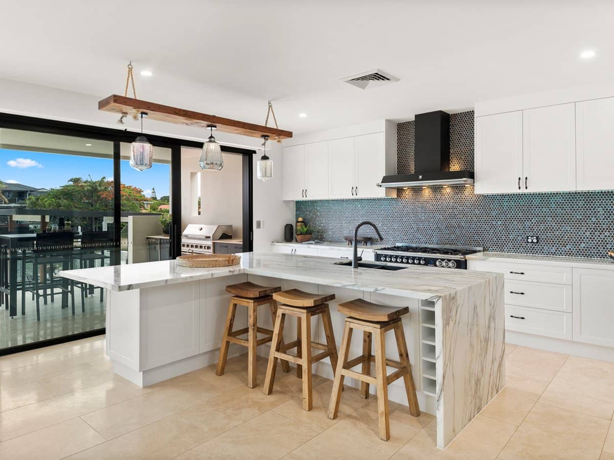 11 Gretel Drive, MERMAID WATERS - Thumbnail 8