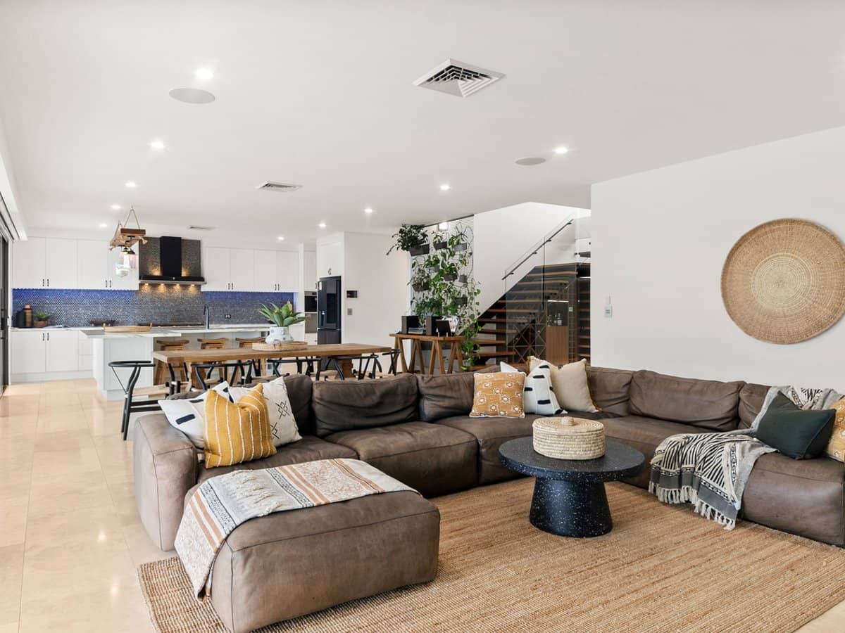 11 Gretel Drive, MERMAID WATERS - Thumbnail 15