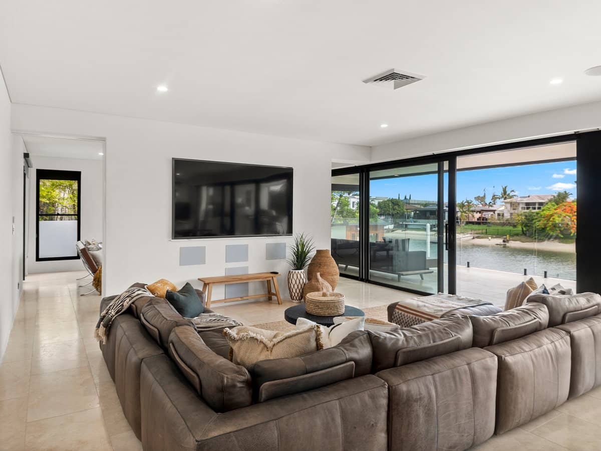 11 Gretel Drive, MERMAID WATERS - Thumbnail 17