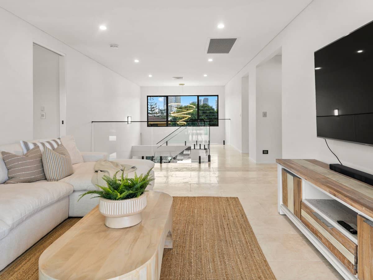 11 Gretel Drive, MERMAID WATERS - Thumbnail 22