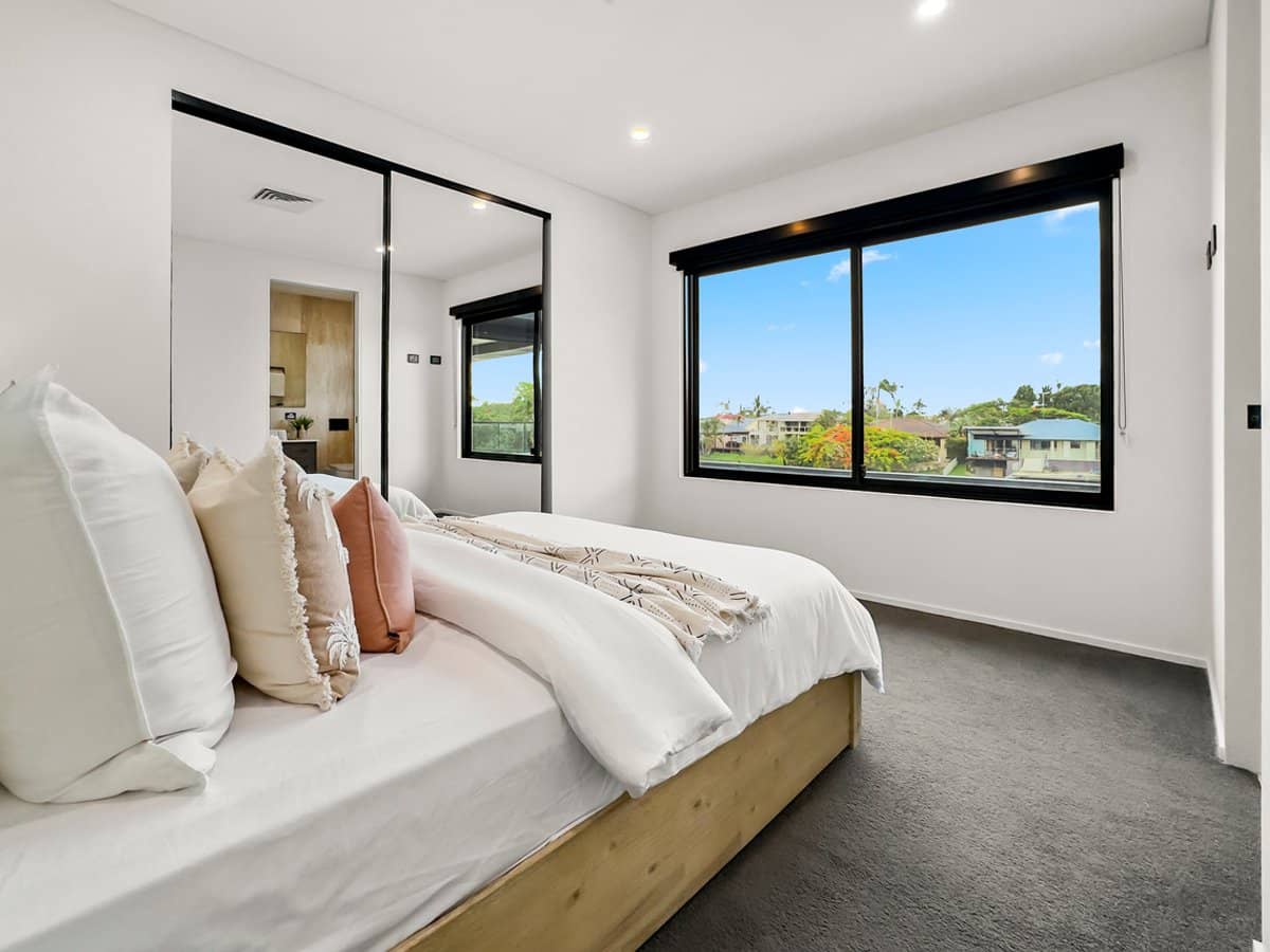 11 Gretel Drive, MERMAID WATERS - Thumbnail 30