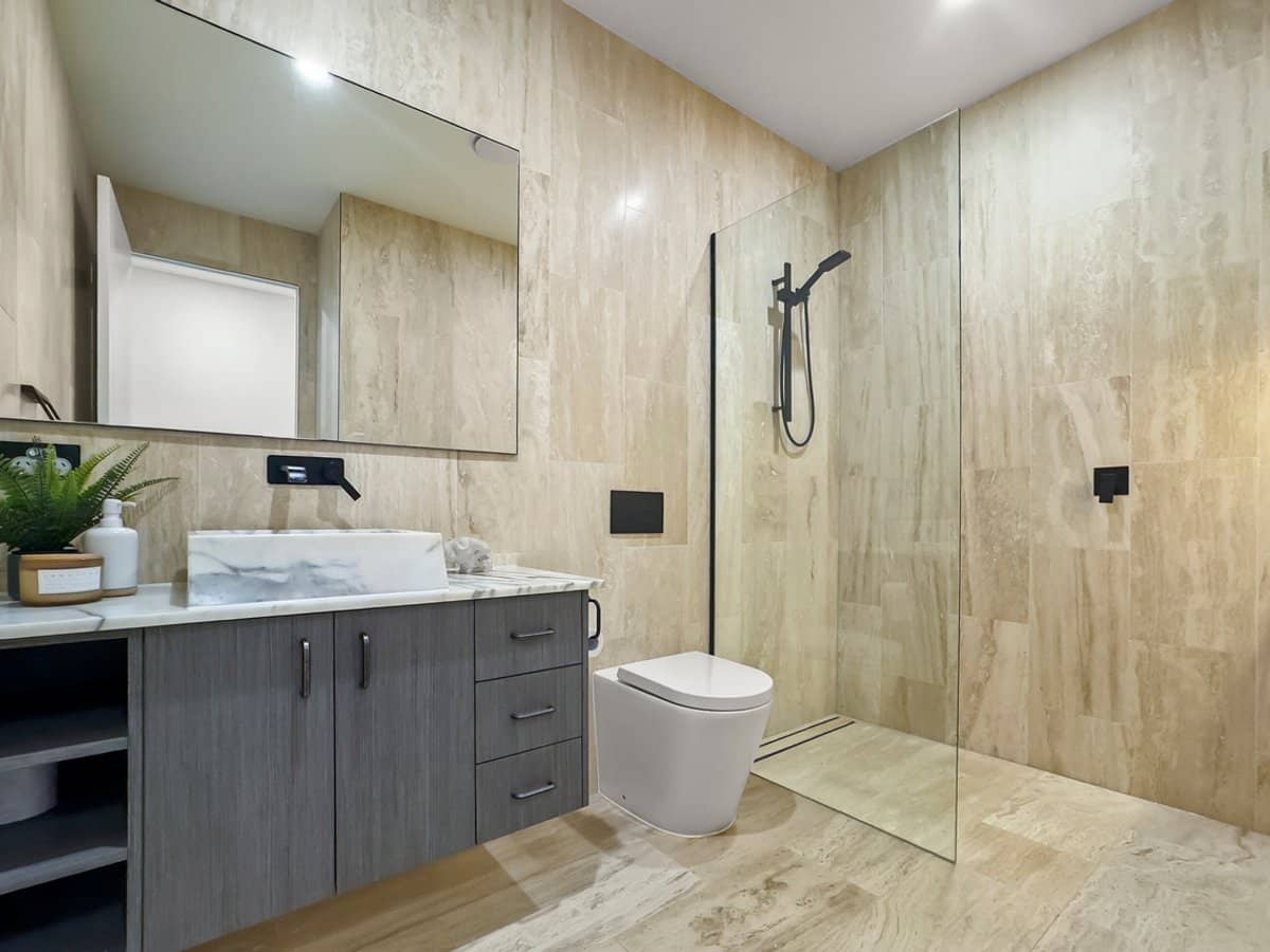 11 Gretel Drive, MERMAID WATERS - Thumbnail 31