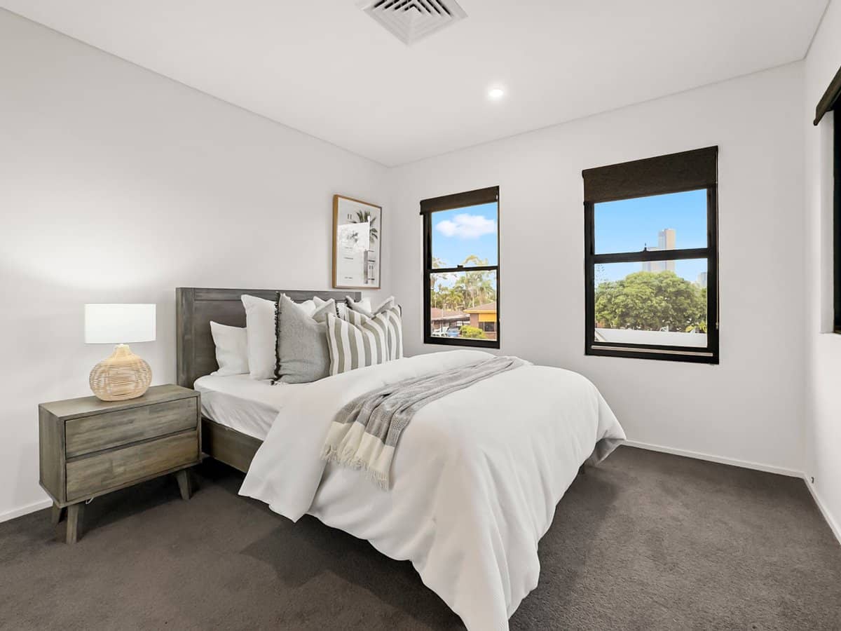 11 Gretel Drive, MERMAID WATERS - Thumbnail 34