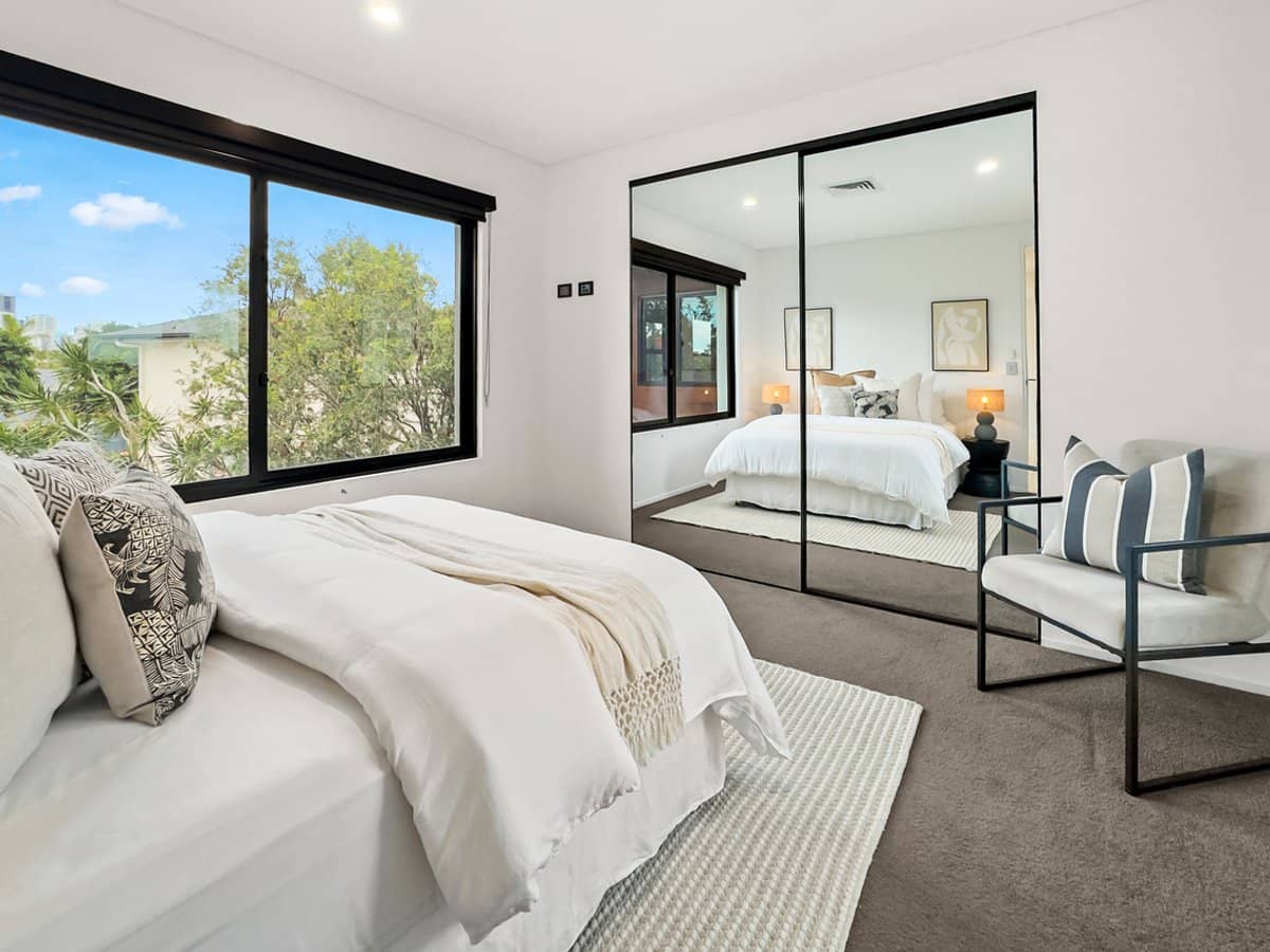 11 Gretel Drive, MERMAID WATERS - Thumbnail 35