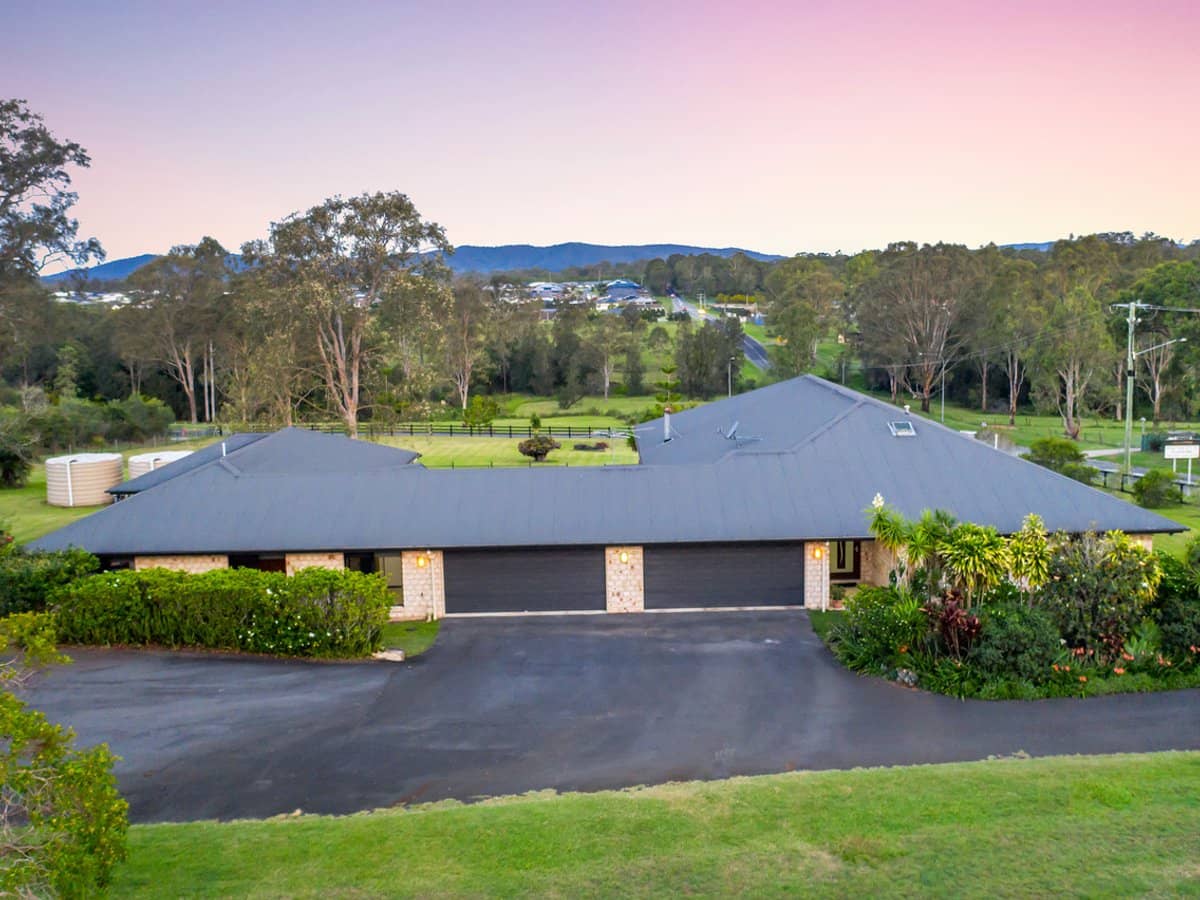 1112-1124 Stockleigh Road, LOGAN VILLAGE - Thumbnail 1