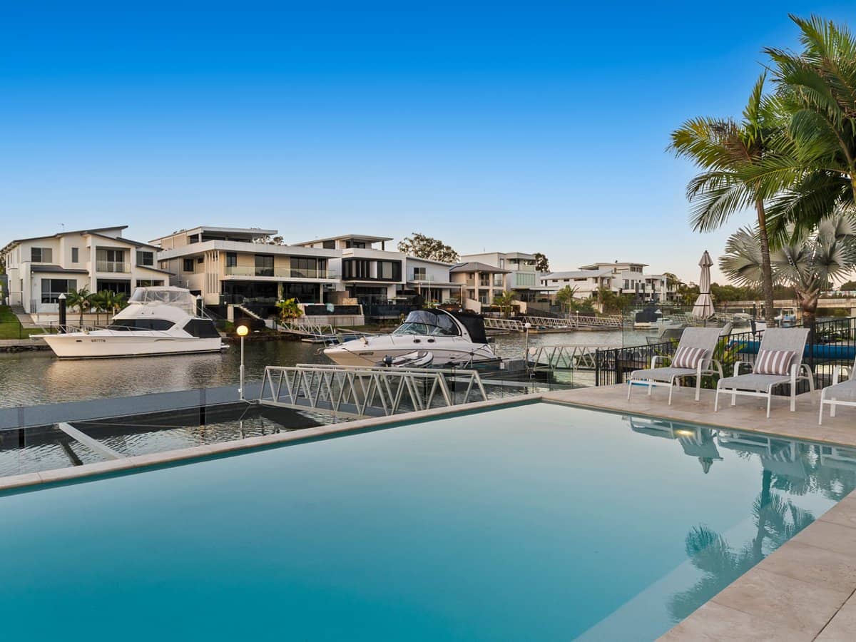 16 Harbourvue Court, HELENSVALE - Thumbnail 2