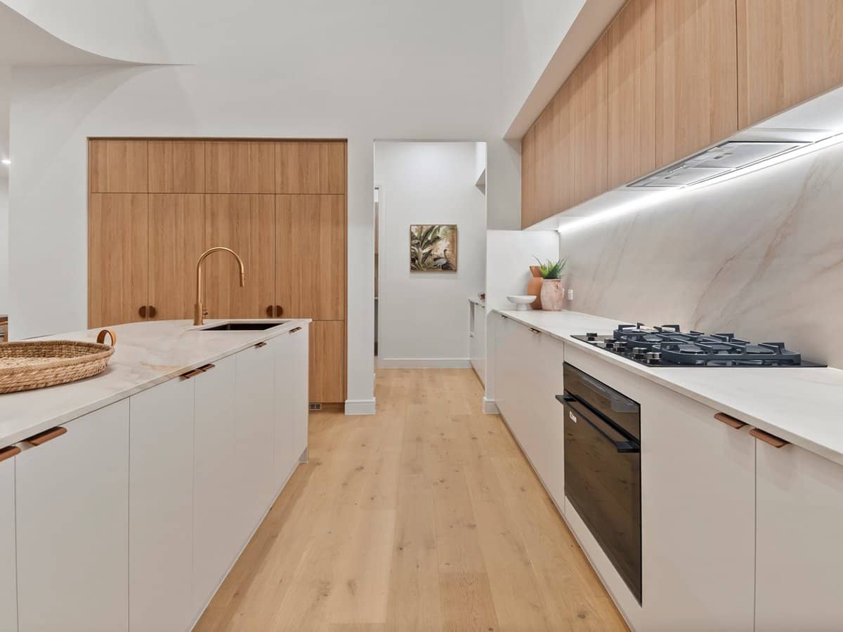 16 Harbourvue Court, HELENSVALE - Thumbnail 8